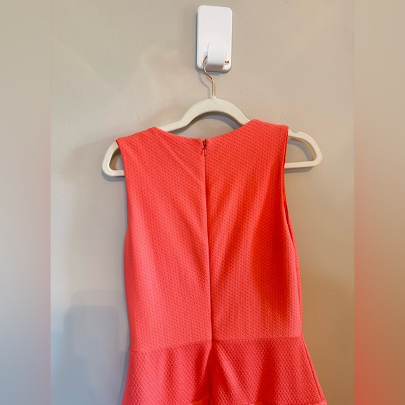 Hutch • Coral Fit and Flare‎ Dress Size Medium Textured Classy Summer Feminine - Picture 6 of 8